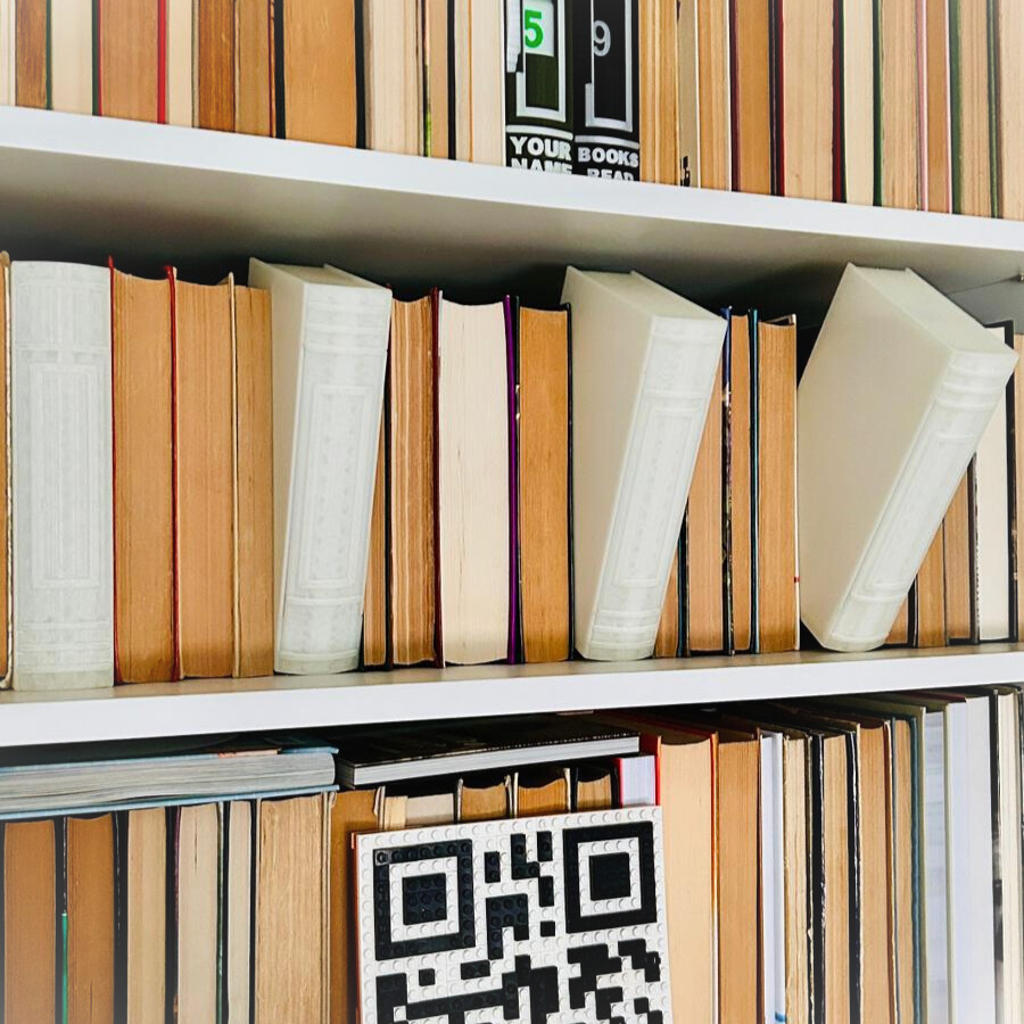 Library Lamp "KNYGA" – 3D printed LED light blending among books