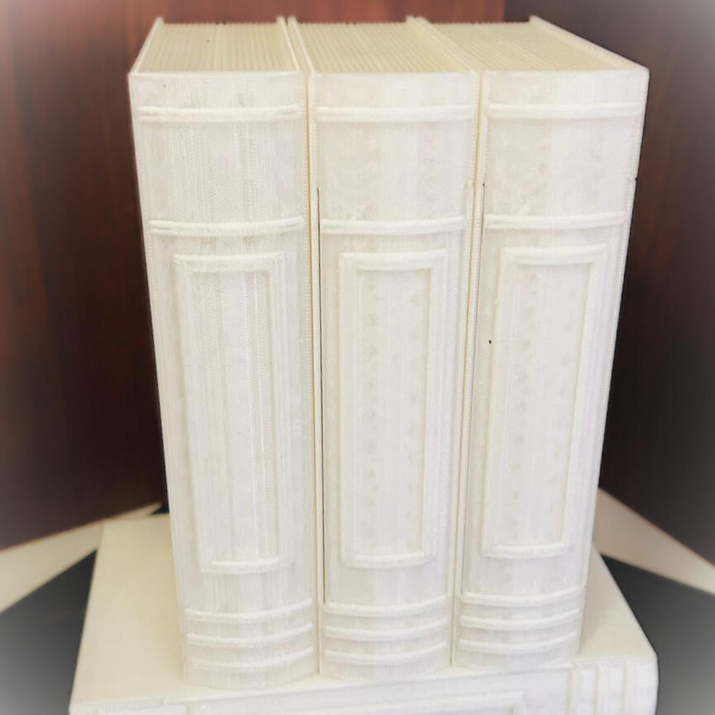 Library Lamp "KNYGA" – 3D printed LED light blending among books