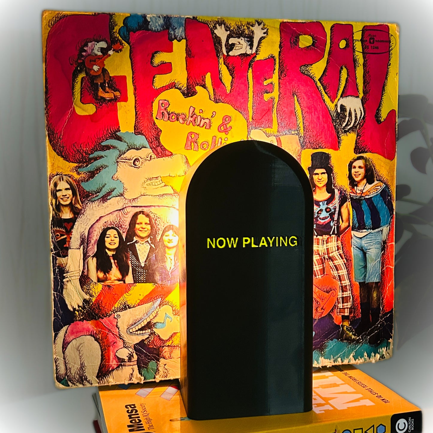 Vinyl record stand lamp MANGIJA – vinyl lover’s 3D printed lamp