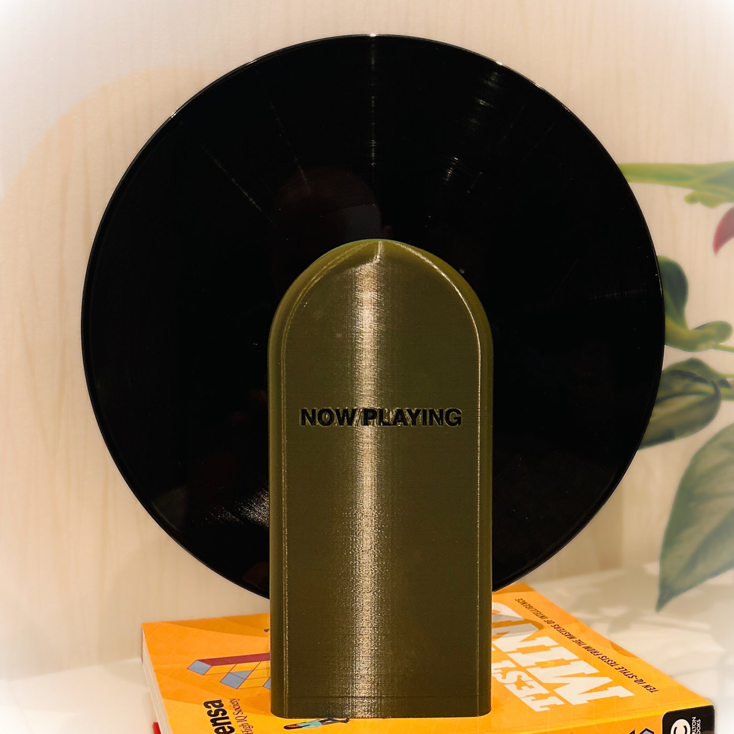 Vinyl record stand lamp MANGIJA – vinyl lover’s 3D printed lamp