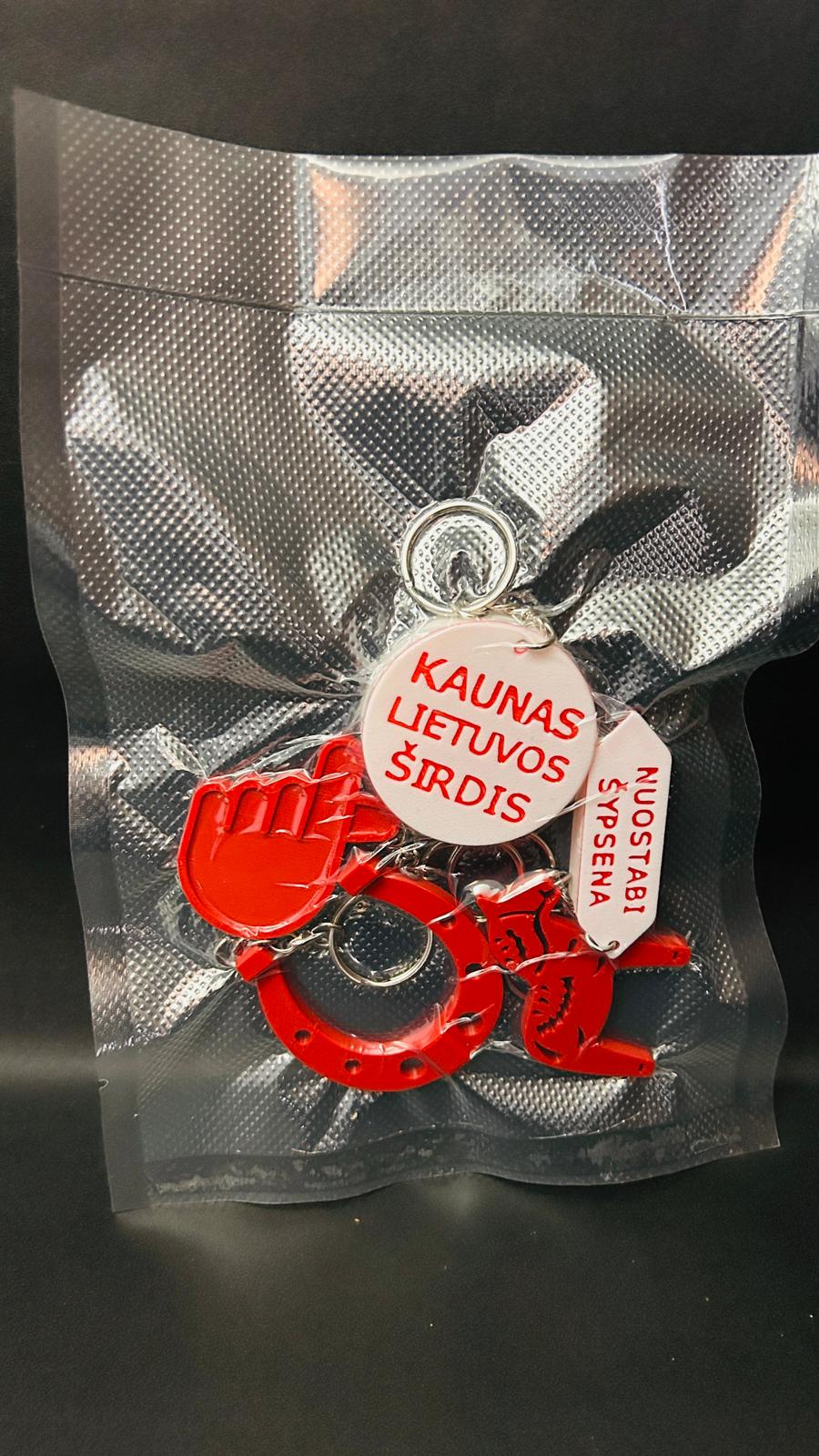 Jaungada veiksmes talismanu komplekts – sarkanais zirgs un pakavs kā spēka, veiksmes un aizsardzības simboli Jaunajam gadam