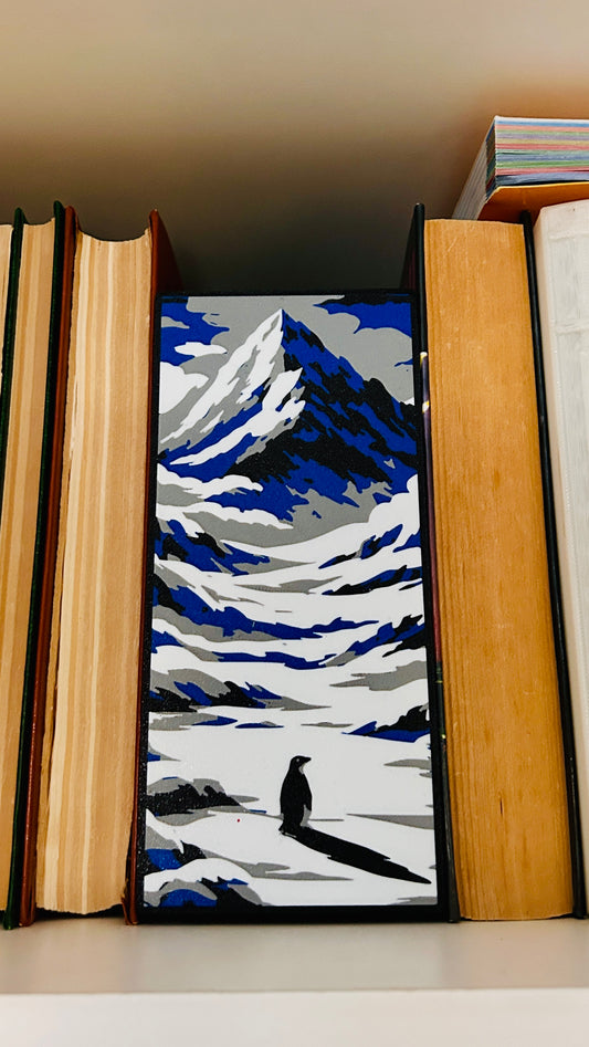 Inspirational Penguin Book Nook Lamp — A Quiet Moment of Light